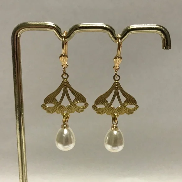 Crimson Peak Edith Cushing Gothic Gold Butterfly Pearl Earring Handmade Replicas - Picture 5 of 13